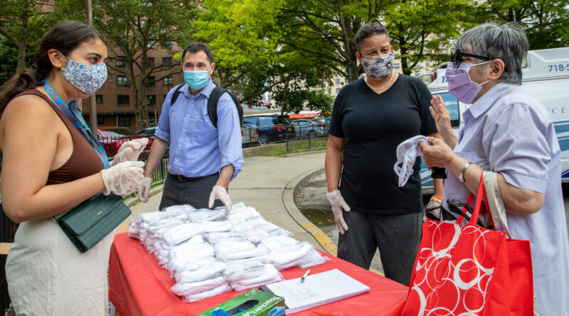 Free mask distribution at Baruch Houses
