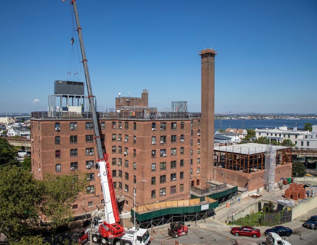 Final Sandy crane lift at Hammel